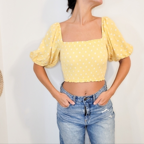 Forever 21 Tops - Wemen's Forever 21 Pale Yellow Polka Dot Puff SleeveTop Size Small🌼